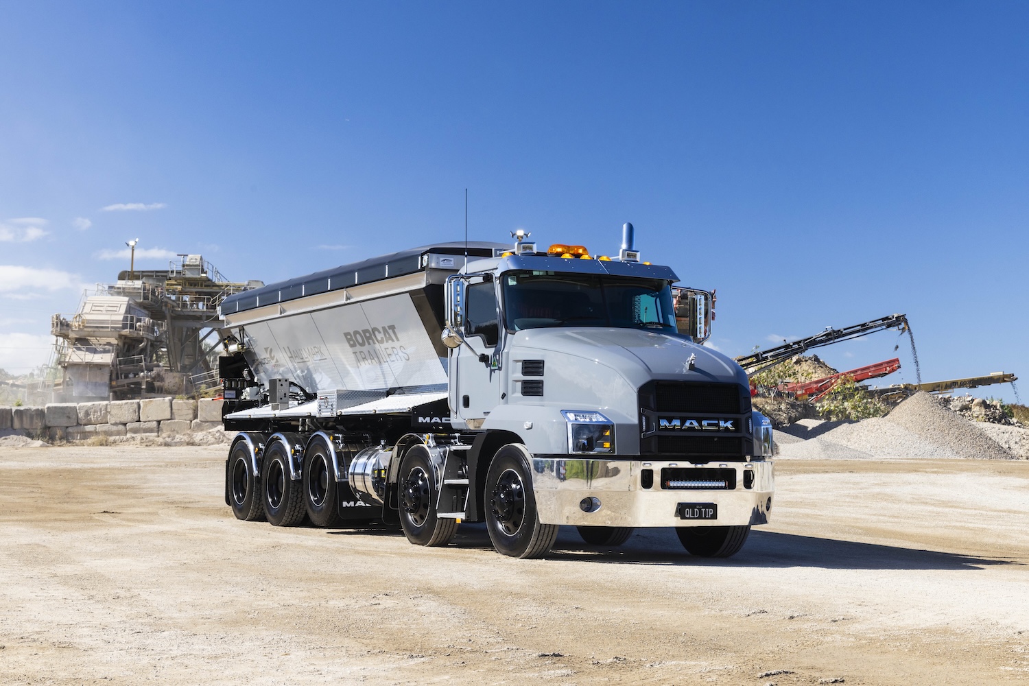 Manufacturing trio deliver groundbreaking truck to GC operator